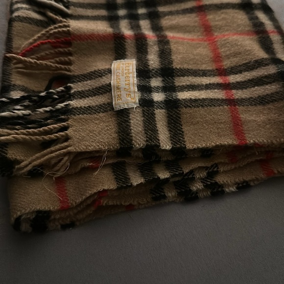 Vintage Burberry scarf - Picture 3 of 3